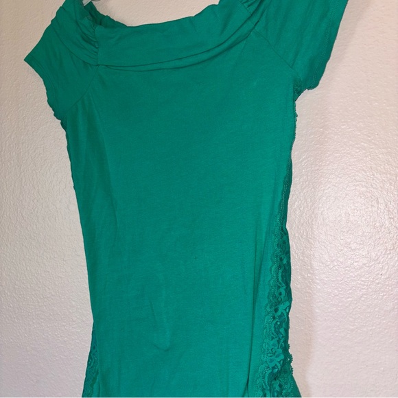 Y2K Style Green Lace Accent Short Sleeve Off the Shoulder Top, Cap Sleeves - Picture 2 of 9